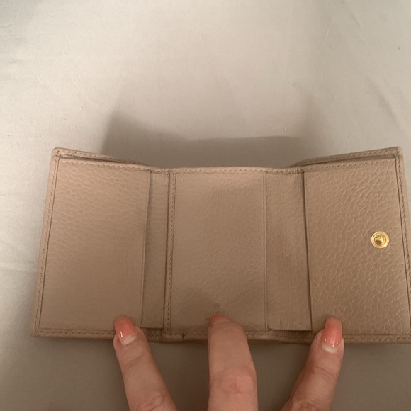 Authentic GUCCI GG Marmont Trifold Compact Leather Wallet - Picture 15 of 16